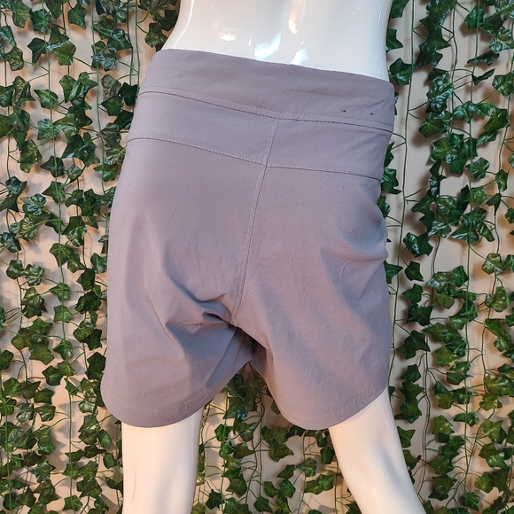 Columbia Women's Omni-Shield Outdoor Active Beige Short size 16 - Picture 5 of 13